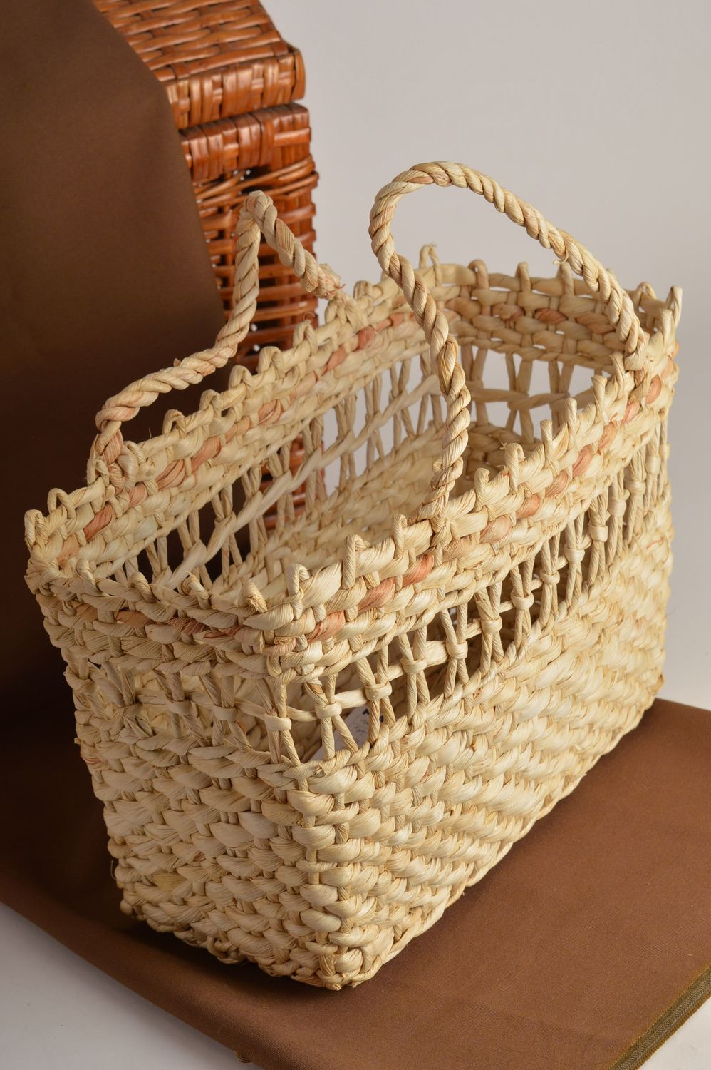 Сумка ручной работы плетеная сумка корзина плетеная сумка с ручками удобная фото 2