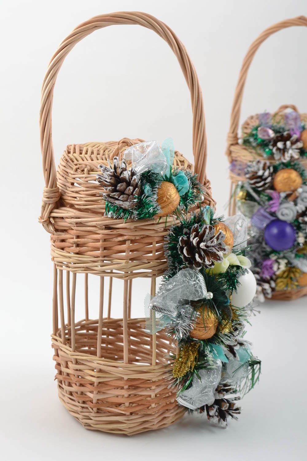 Canasta trenzada de mimbre decorada para Navidad cesta artesanal pequeña foto 1