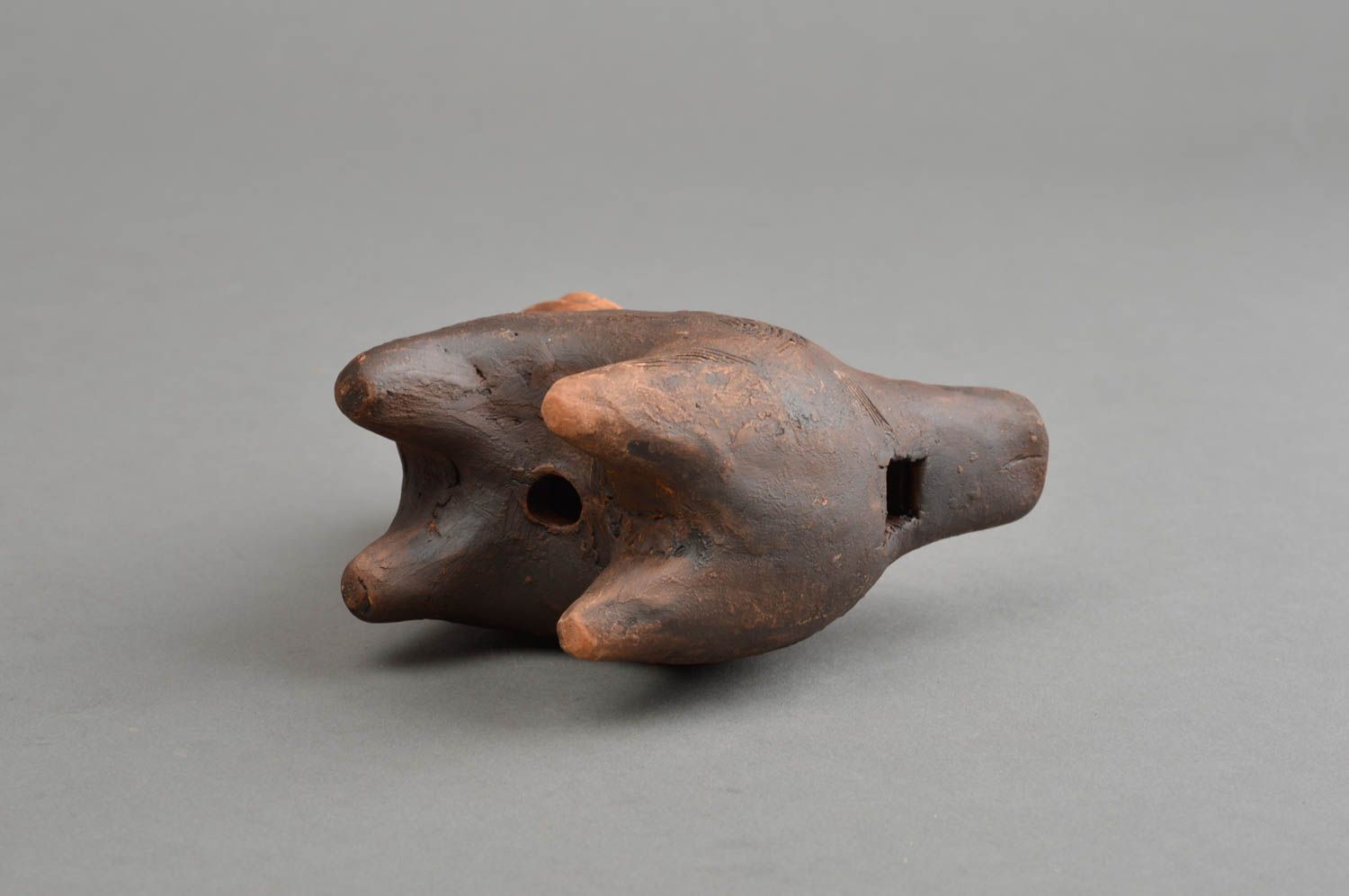 Sifflet en argile fait main original brun jouet décoratif en forme de chat photo 3