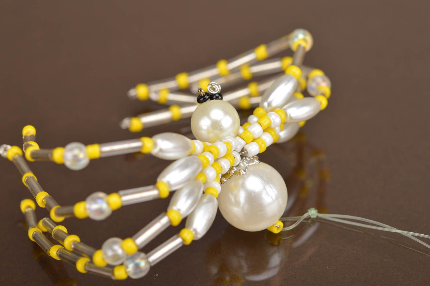 Décoration à suspendre araignée faite main en perles de rocaille de créateur photo 5
