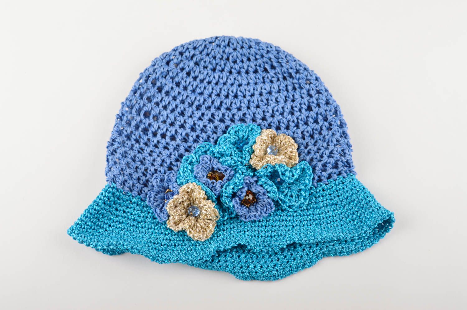 Вязаная шляпа ручной работы головной убор женская шляпа голубая с цветами фото 5