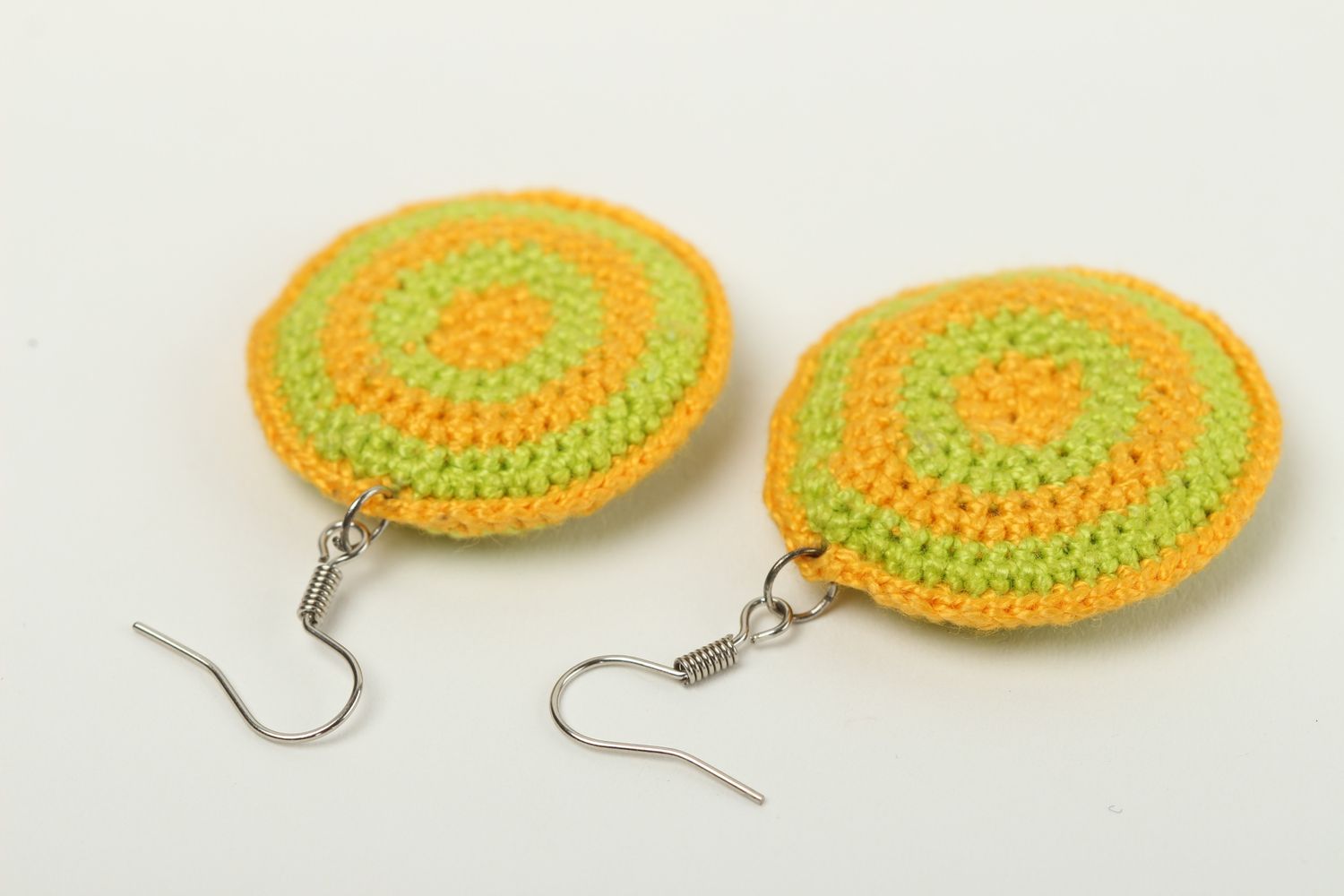 Boucles d'oreilles jaunes Bijou fait main tricot au crochet rondes Cadeau femme photo 4