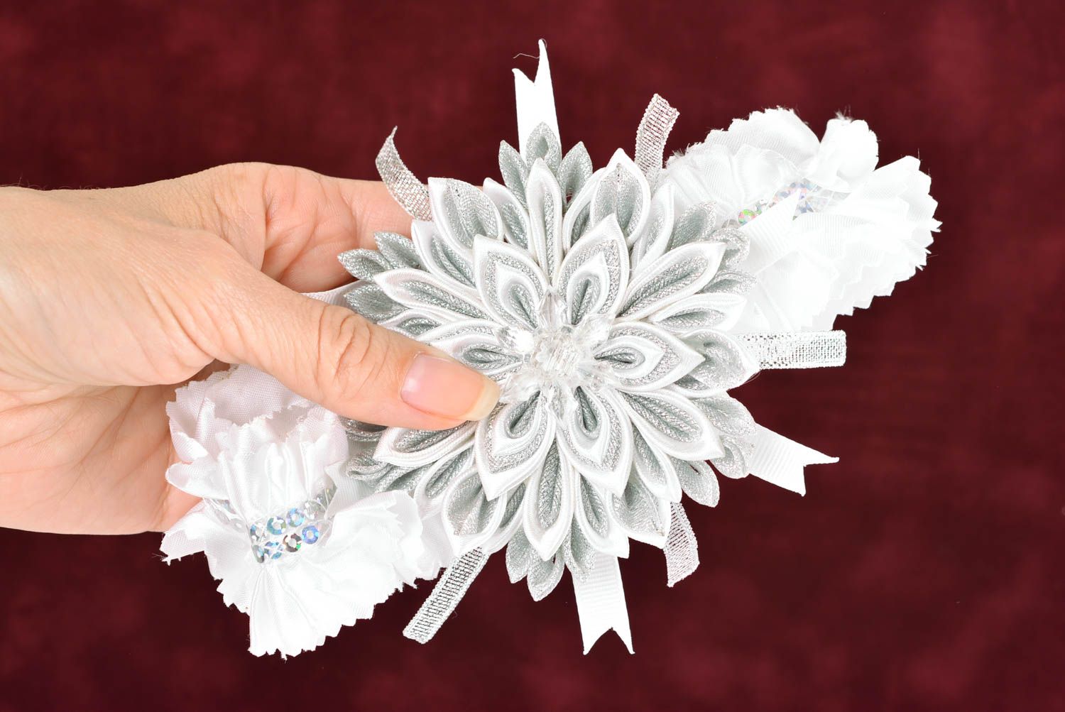 Haarband Blume handgefertigt Haarschmuck Blume Accessoire für Haare in Weiß foto 3