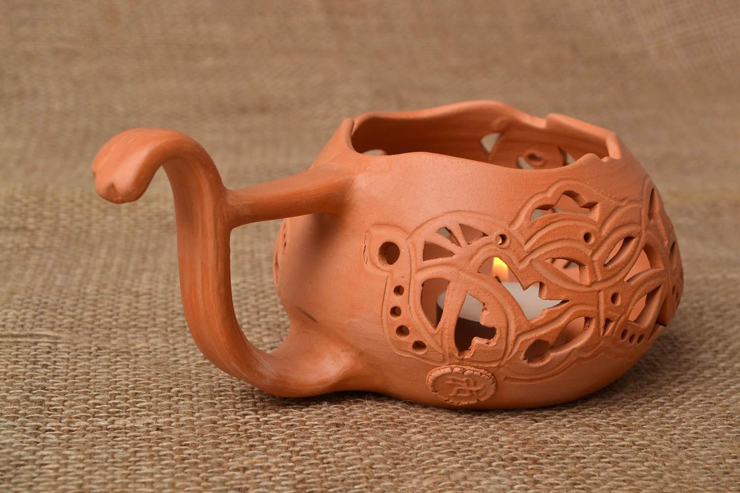 Origineller Kerzenhalter aus Keramik mit geschnitztem Muster handmade für Dekor foto 1