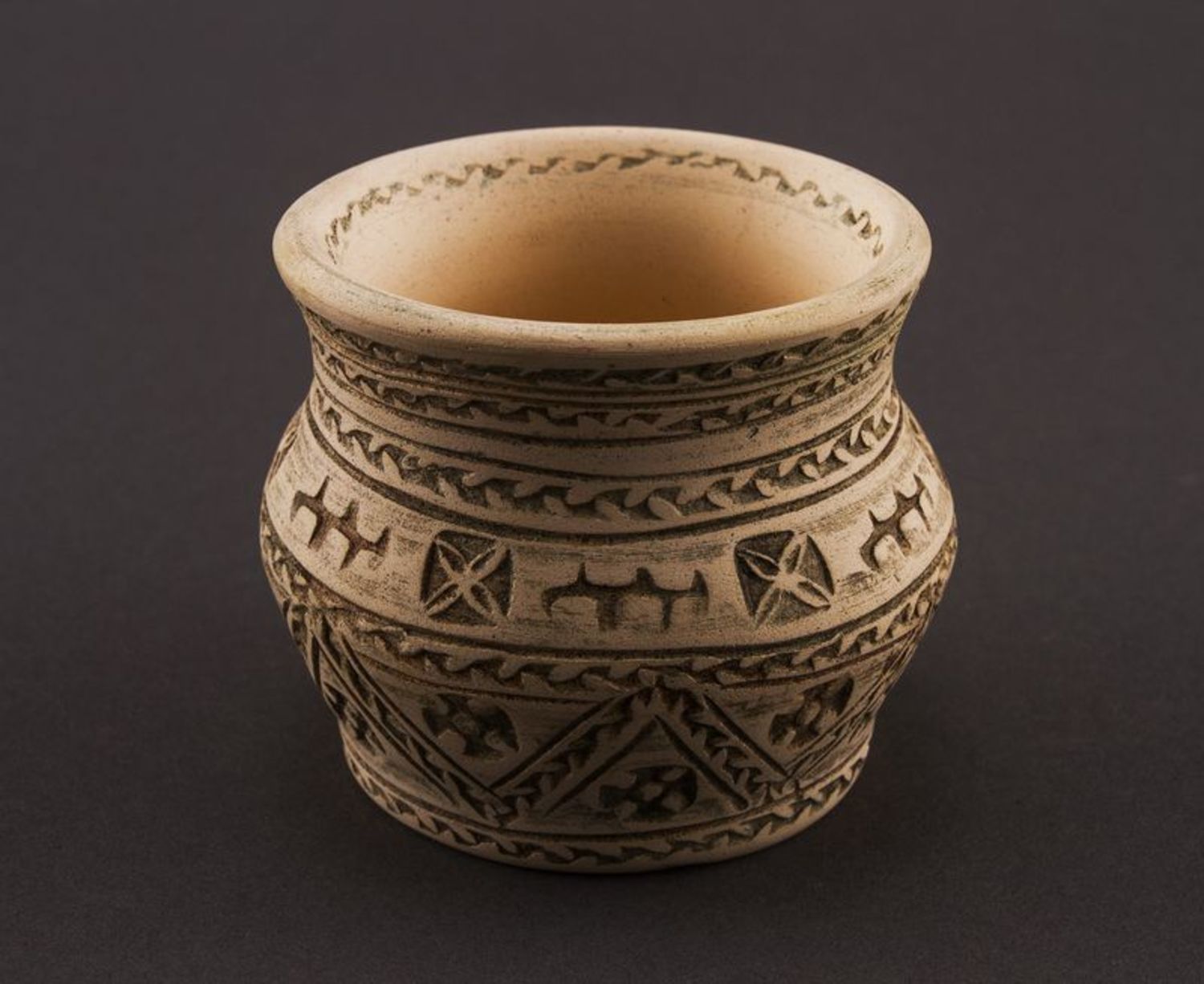 Pequeno vaso de cerâmica foto 1