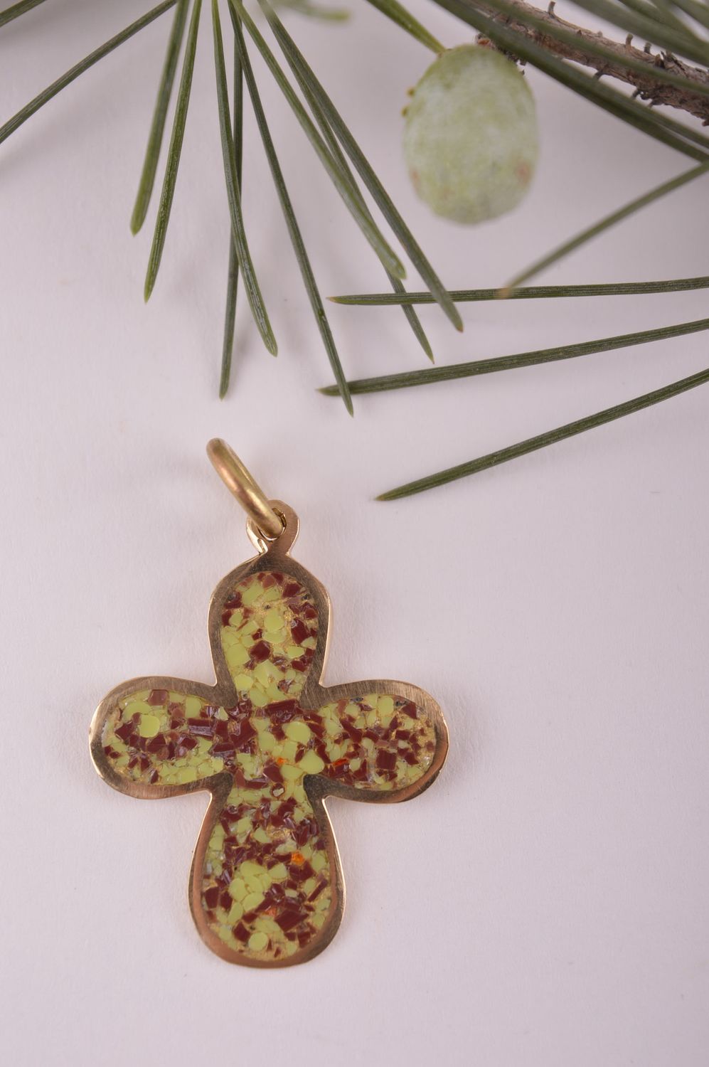 Pendentif croix Bijou fait main laiton et pierres Accessoire religieux photo 1