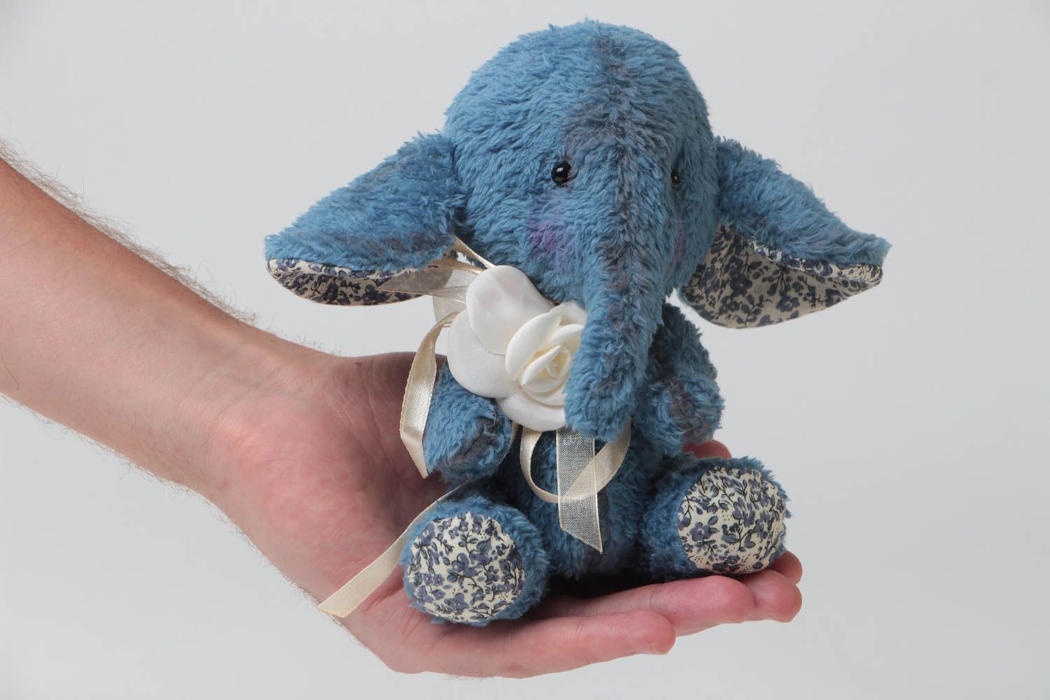 Juguete artesanal con forma de elefante infantil original de tela azul con flor foto 5