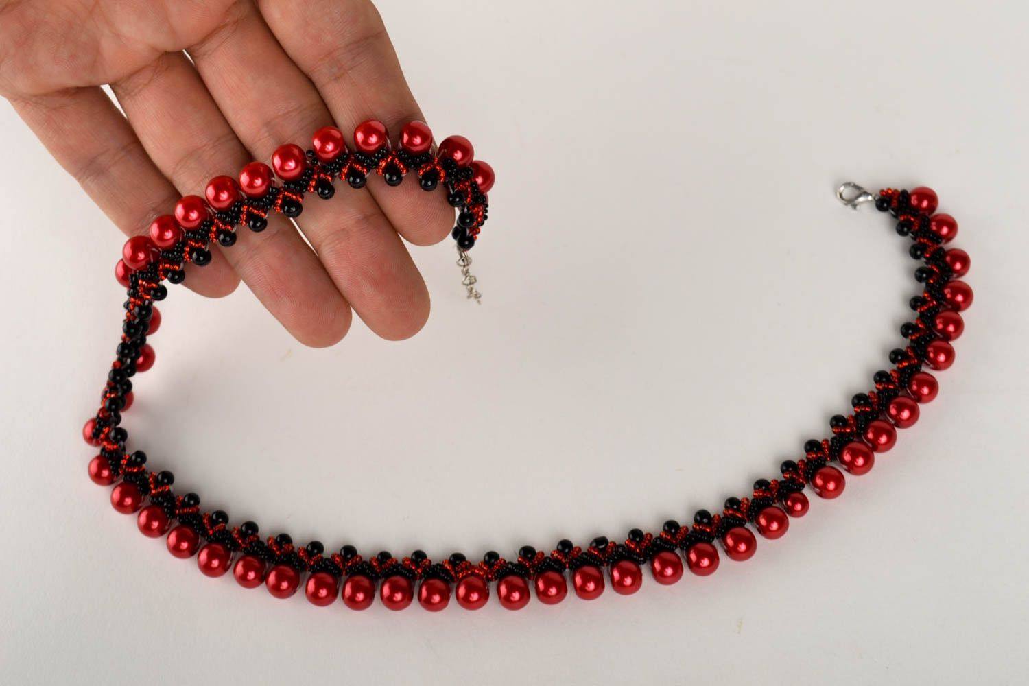 Колье из бисера украшение ручной работы ожерелье из бисера черное с красным фото 5