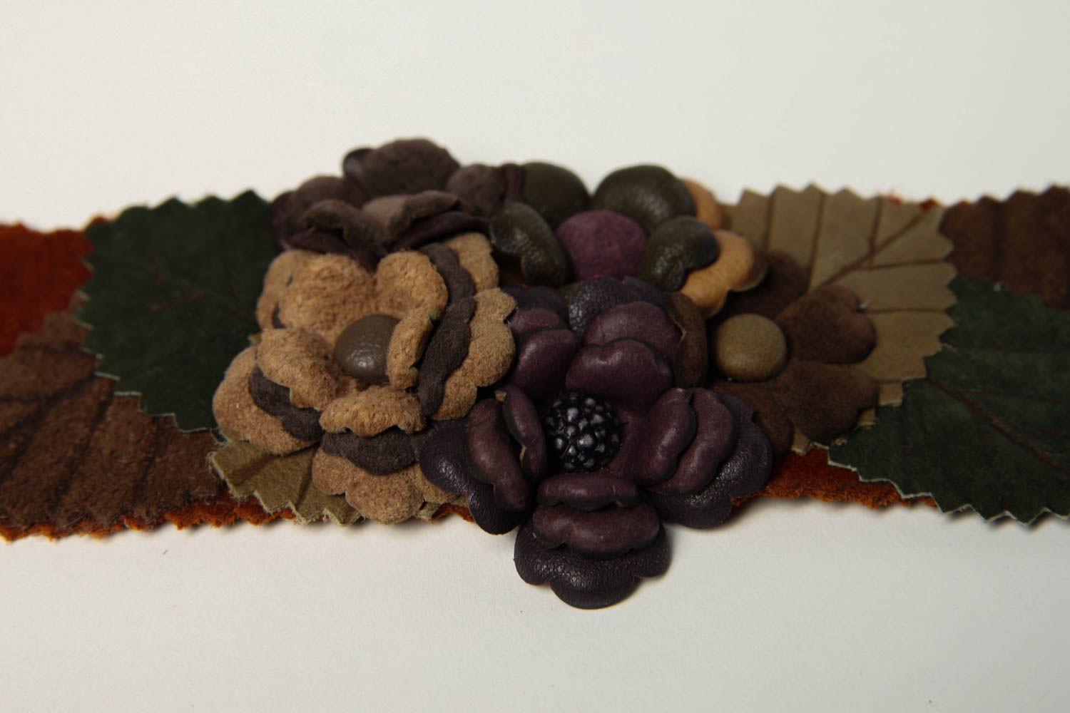 Designer Accessoire handmade Schmuck für Frauen Armband mit Blumen aus Leder foto 4