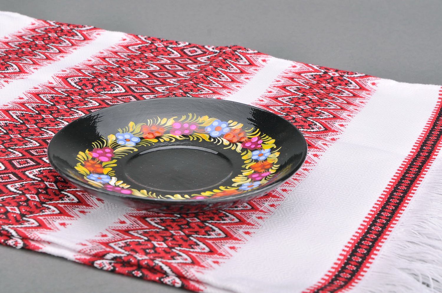 Ceramic tea saucer, handmade fresco photo 4
