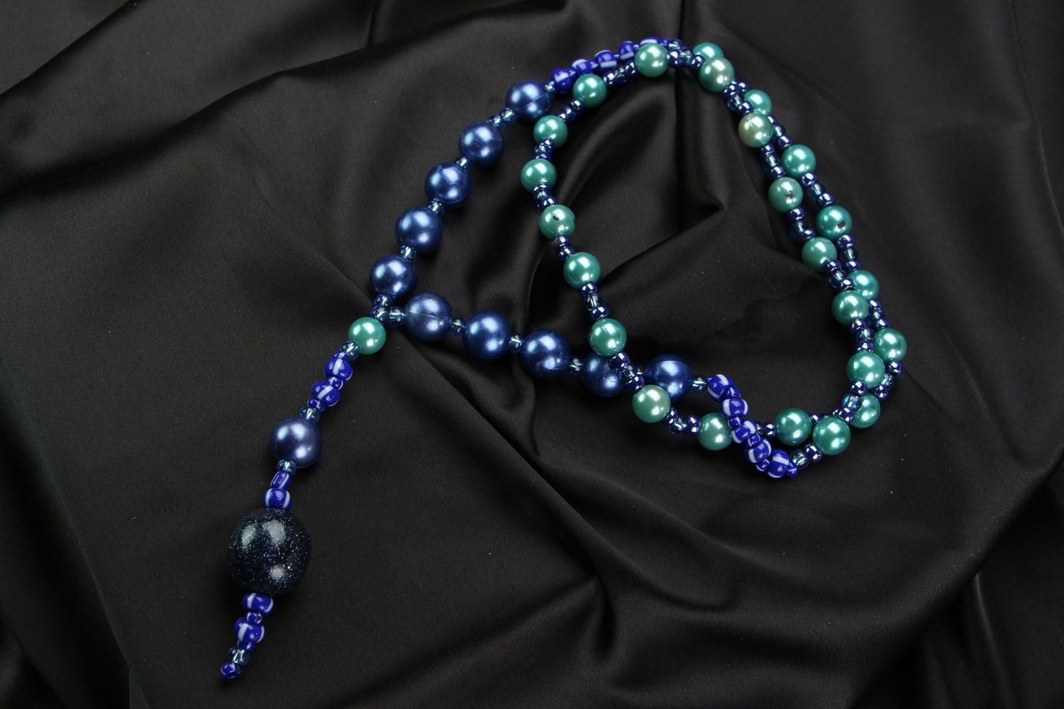 Blue and turquoise beaded necklace photo 1
