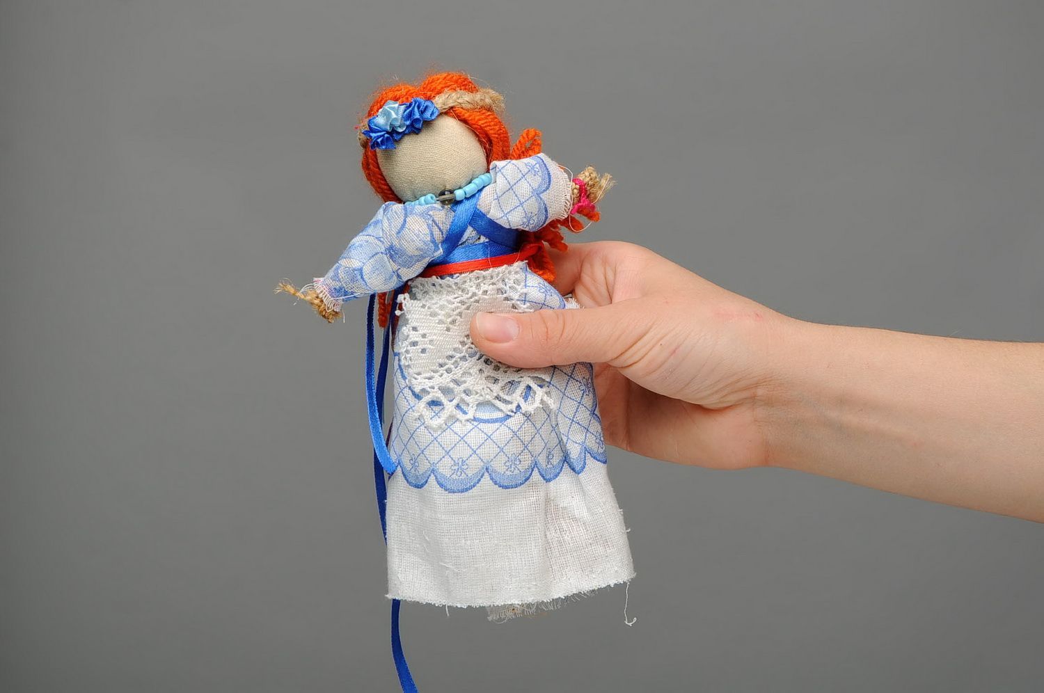 Bambola etnica di stoffa fatta a mano amuleto talismano slavo popolare per casa foto 2