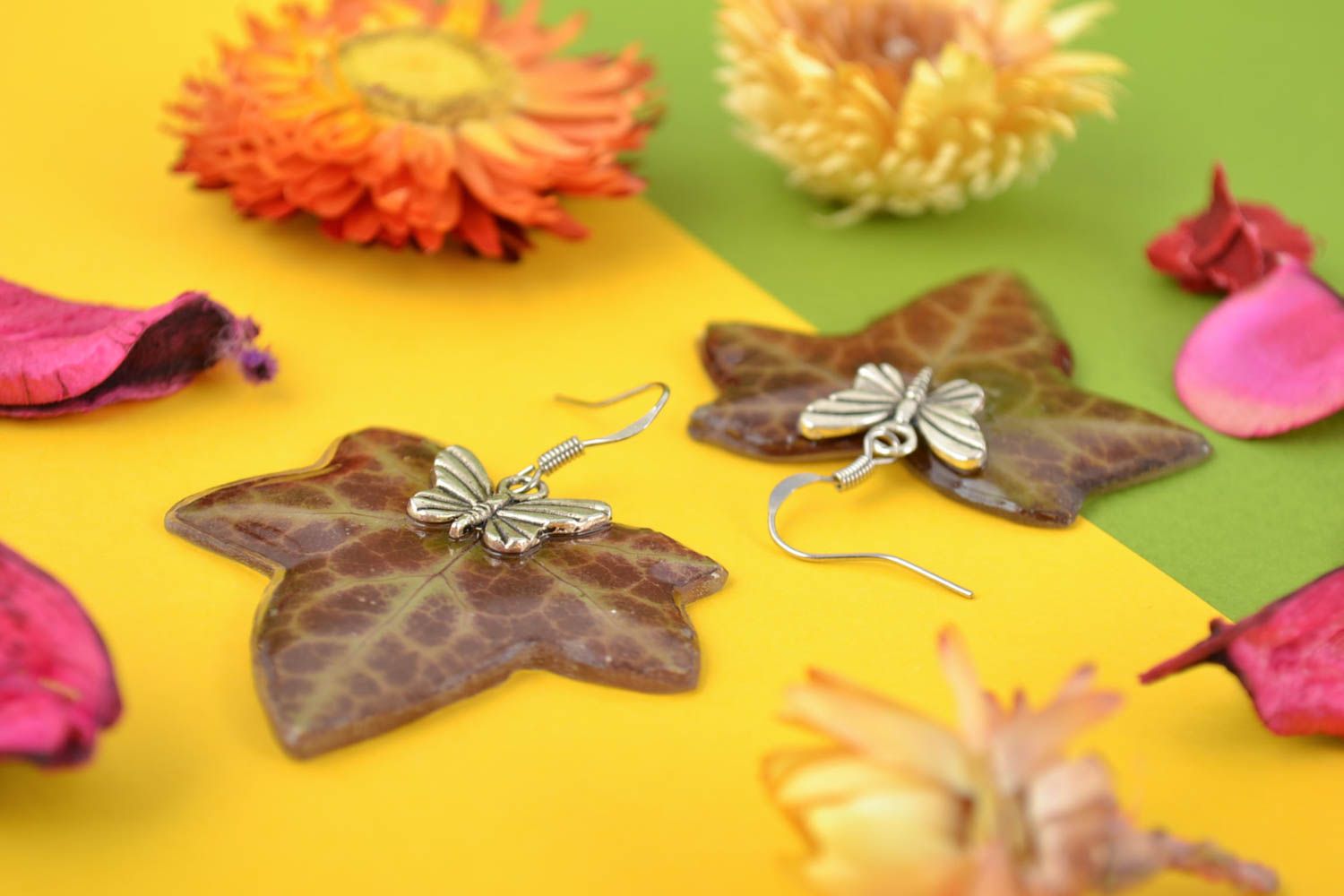 Handmade elegant designer dangle earrings with leaves in epoxy resin photo 1