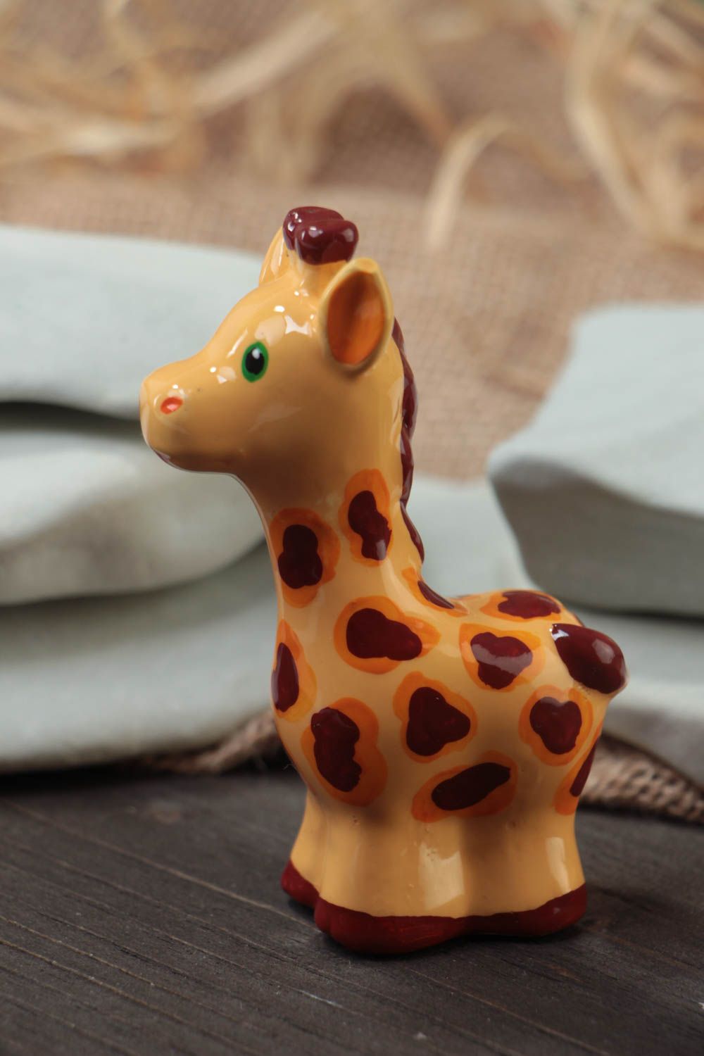 Petite figurine en plâtre faite main peinte en forme de girafe originale photo 1