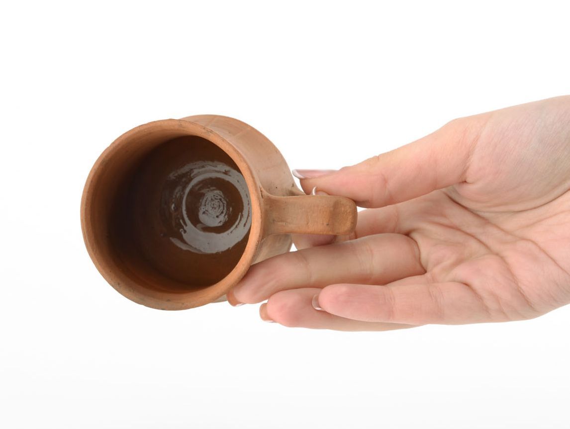 Tasse à café marron en terre cuite faite main photo 6