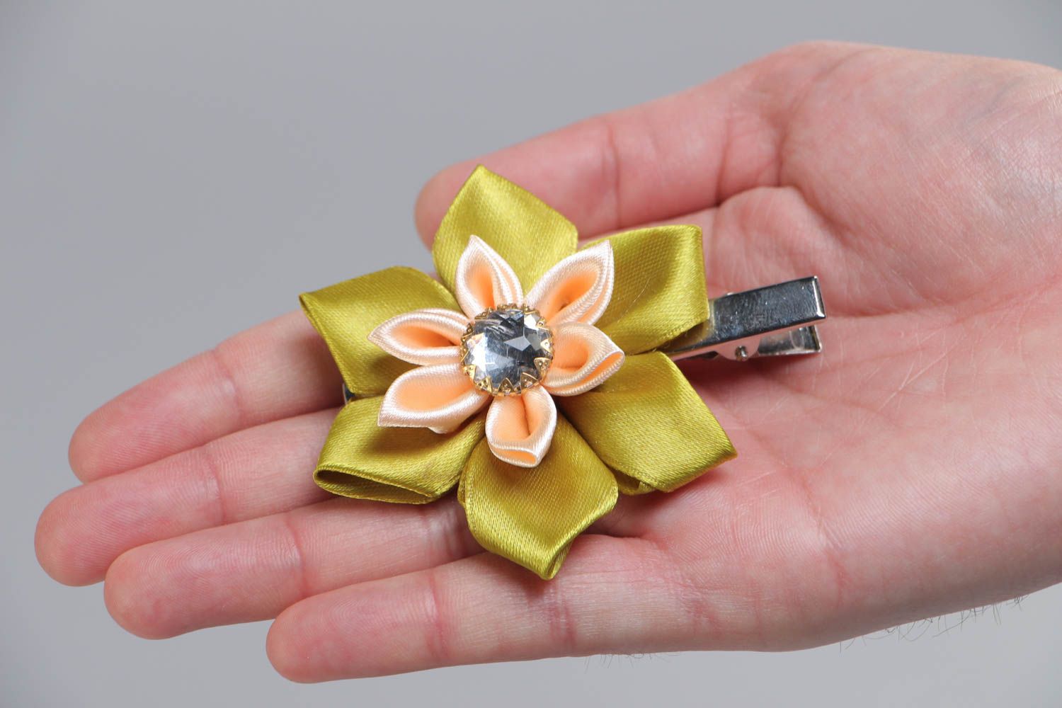 Festive handmade children's kanzashi satin ribbon flower hair clip photo 5