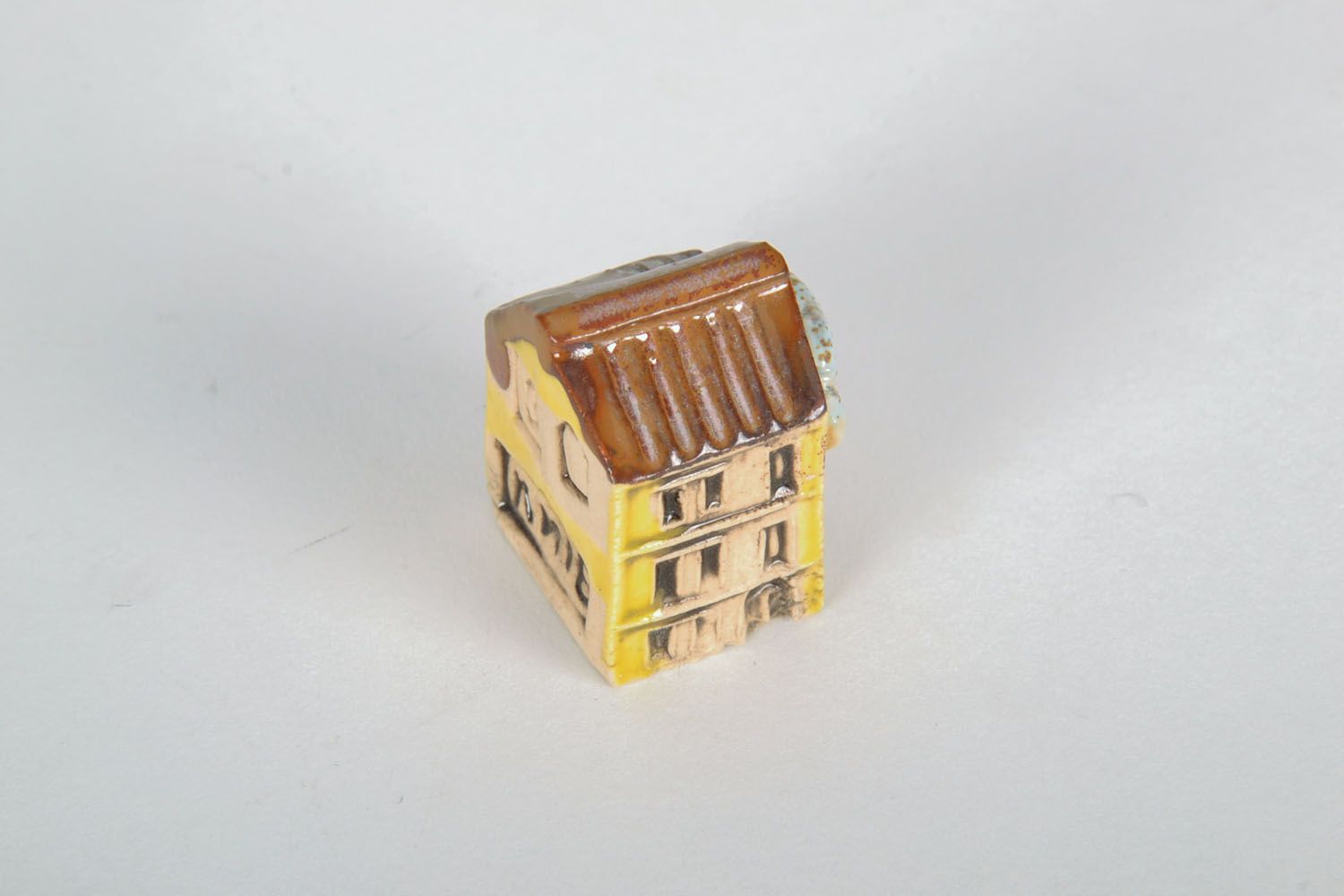 Small ceramic figurine in the form of house photo 5