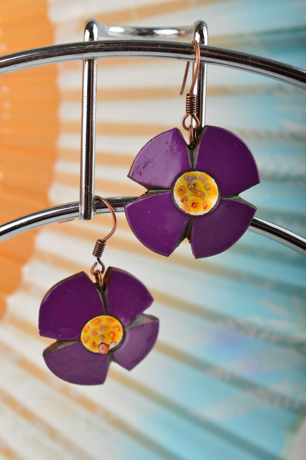 Керамические серьги украшение ручной работы цветы красивые серьги с росписью фото 3