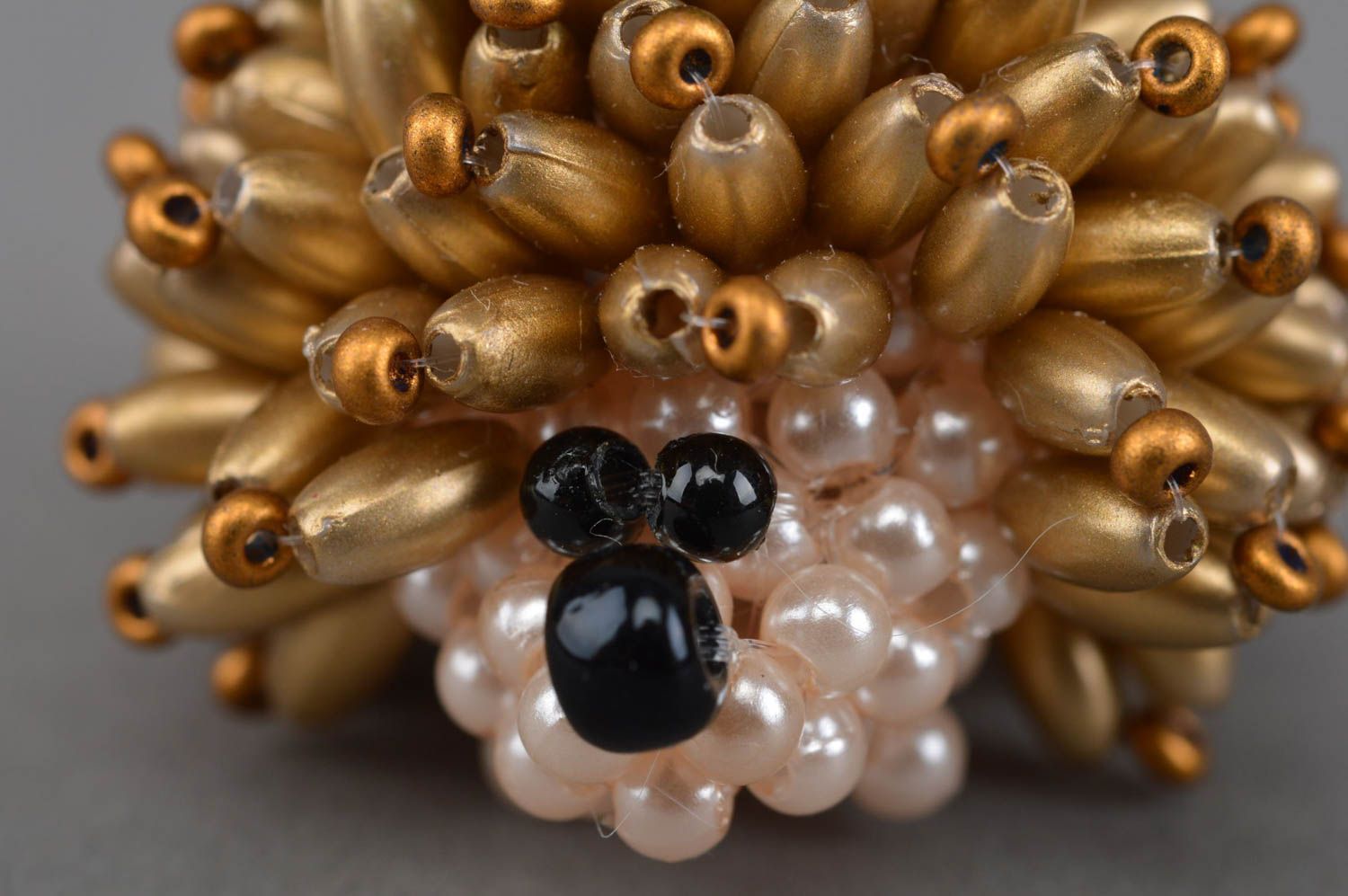 Figurine hérisson couleur dorée en perles de rocaille petite taille faite main photo 5