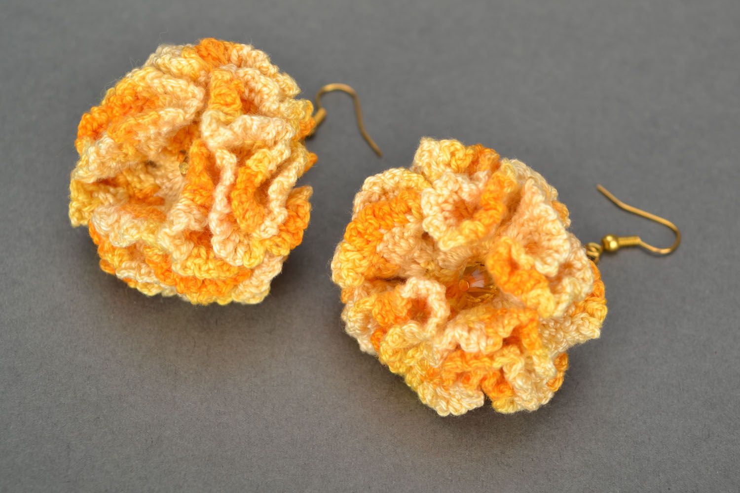 Boucles d'oreilles tricotées orange faites main photo 3
