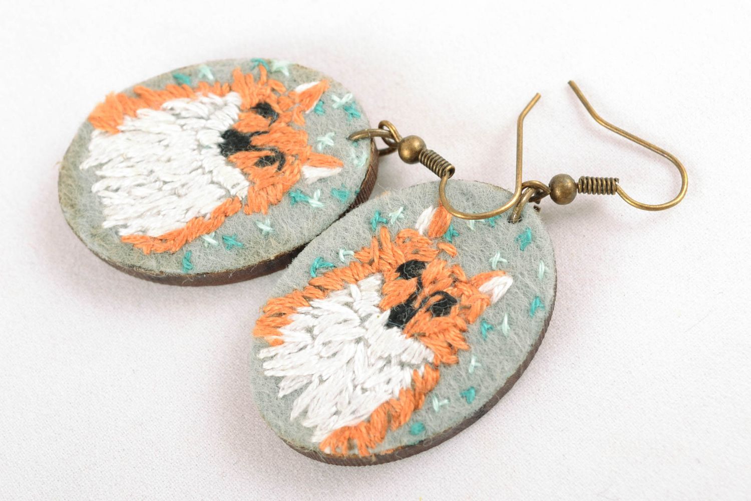 Wooden and felt earrings with satin stitch embroidery Foxes photo 3