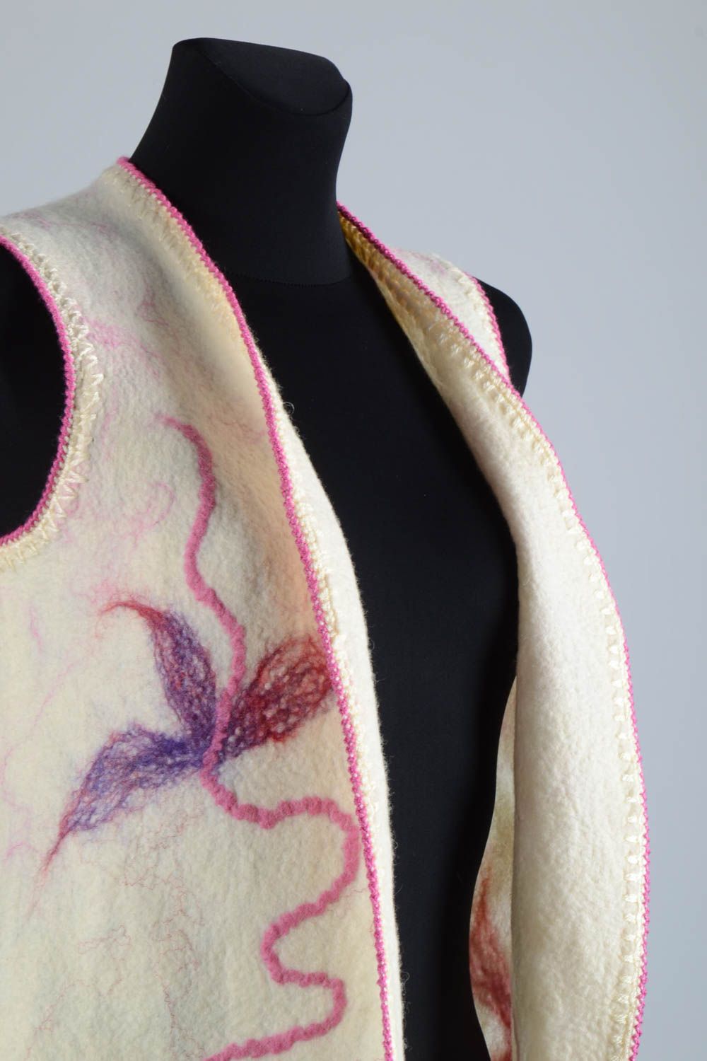 Теплая безрукавка ручной работы женская жилетка розовая валяная жилет женский фото 2