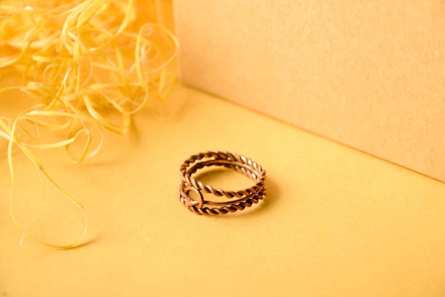 Бижутерия ручной работы красивое кольцо из скрученной меди необычное кольцо  фото 1