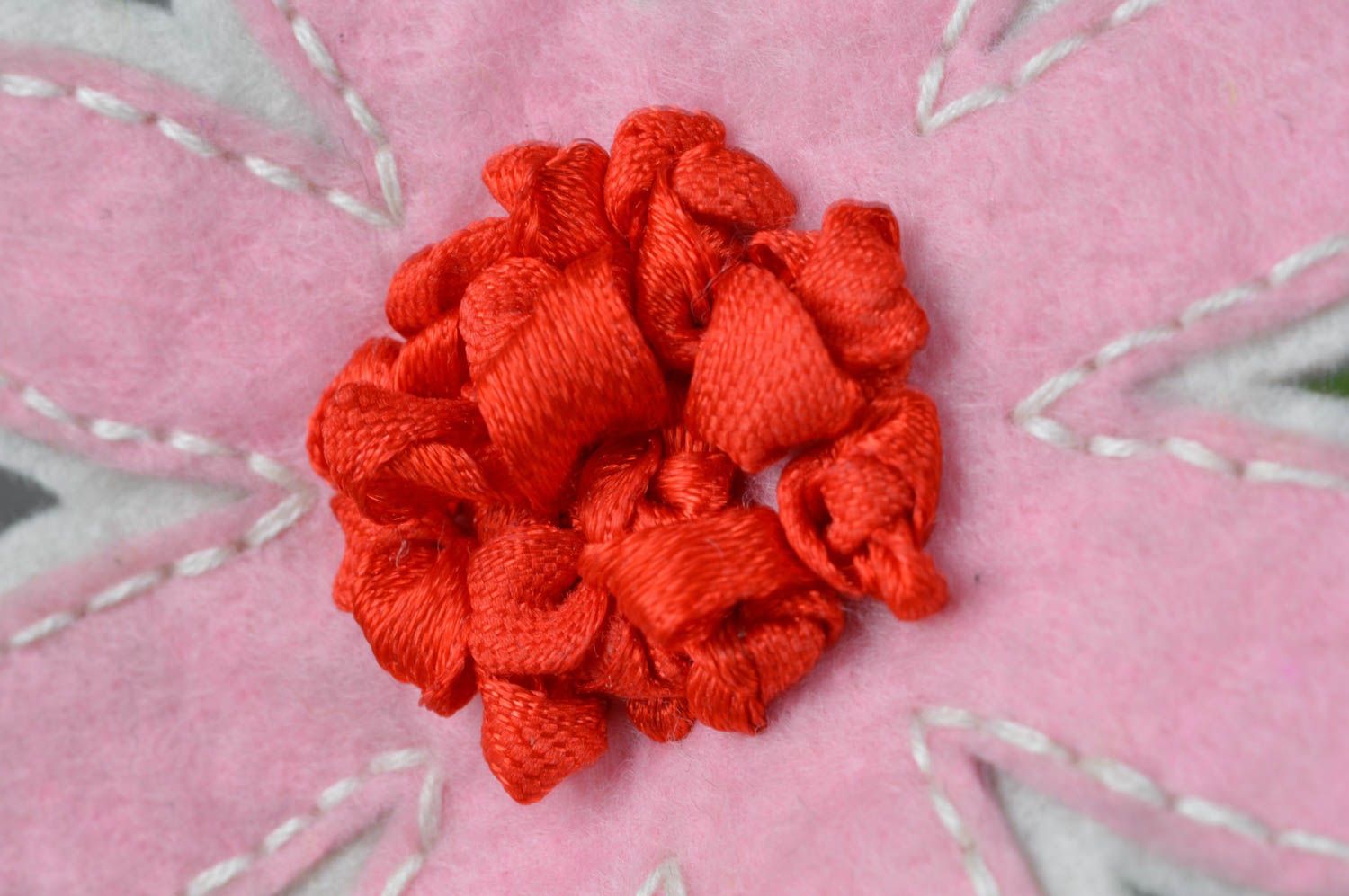 Petite fleur artificielle en feutre marguerite rose blanc faite main souple photo 3