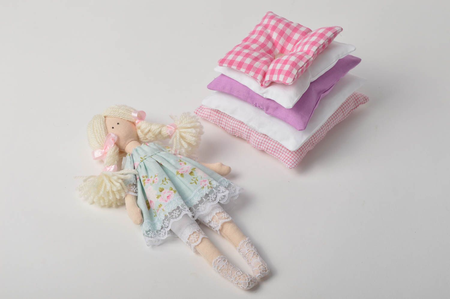 Кукла ручной работы авторская кукла интерьерная тряпичная кукла и подушки фото 2