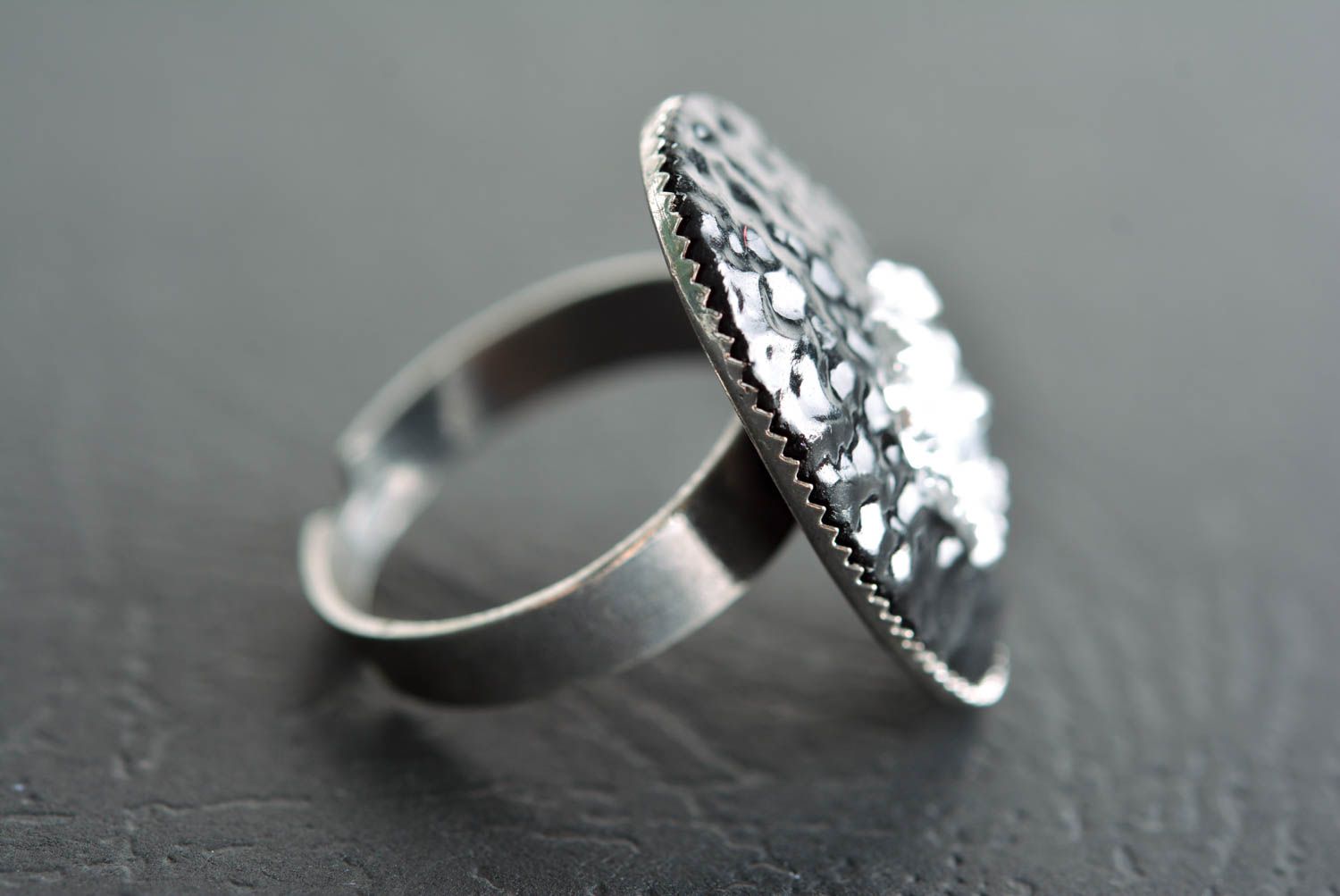 Anello da donna fatto a mano anello di metallo bello di argilla polimerica foto 4