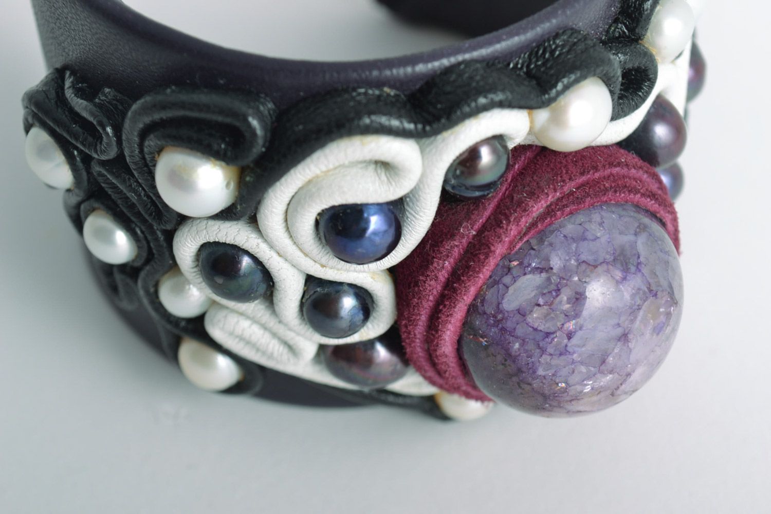 Beautiful massive handmade leather wrist bracelet with amethyst and natural pearl photo 4
