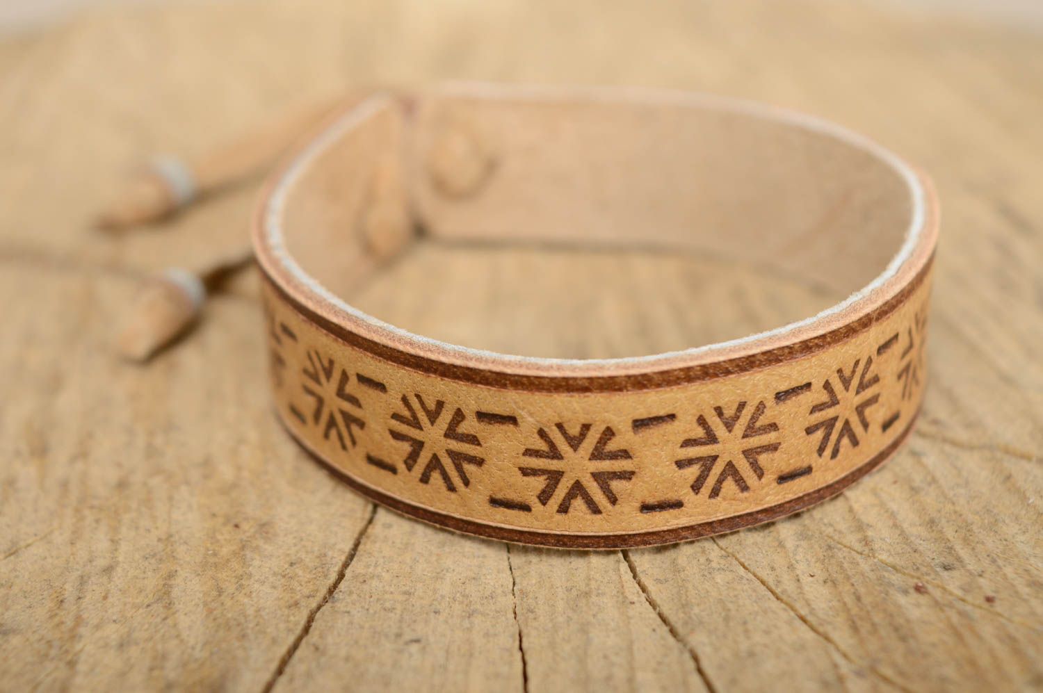 Bracelet fait main de vrai cuir avec ornement accessoire pour hommes et femmes photo 1