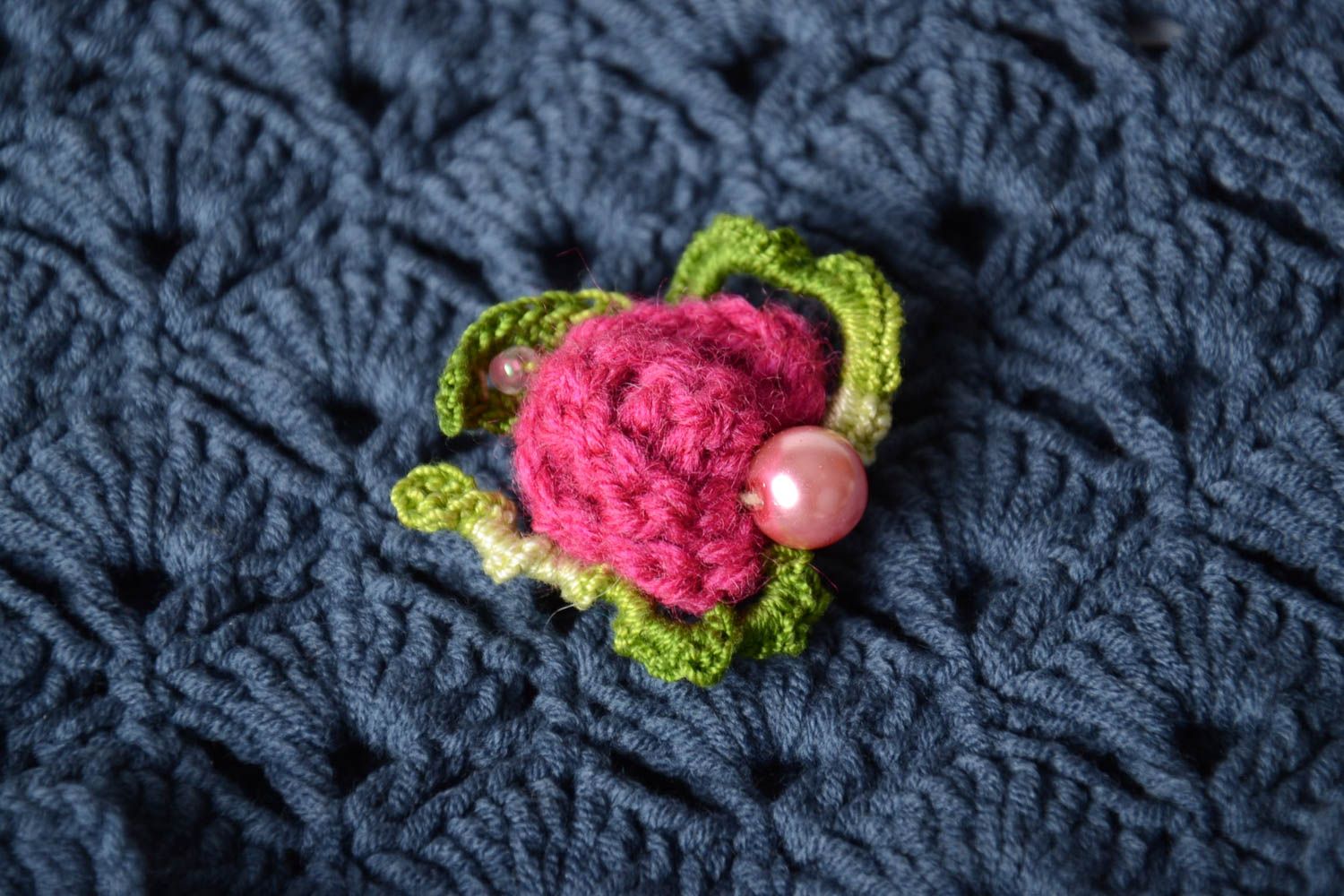 Broche fleur Bijou fait main abstraction Accessoire femme tricot crochet photo 1