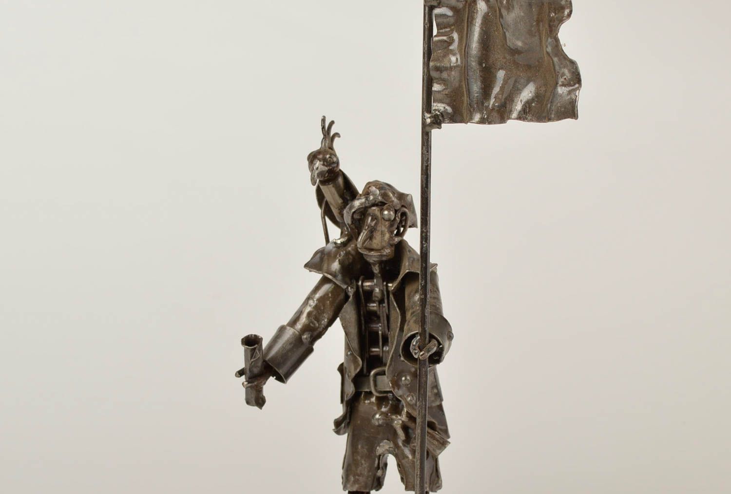 Handmade Dekoration für Tisch Kleine Figur Dekofigur aus Metall Deko Figur Pirat  foto 5