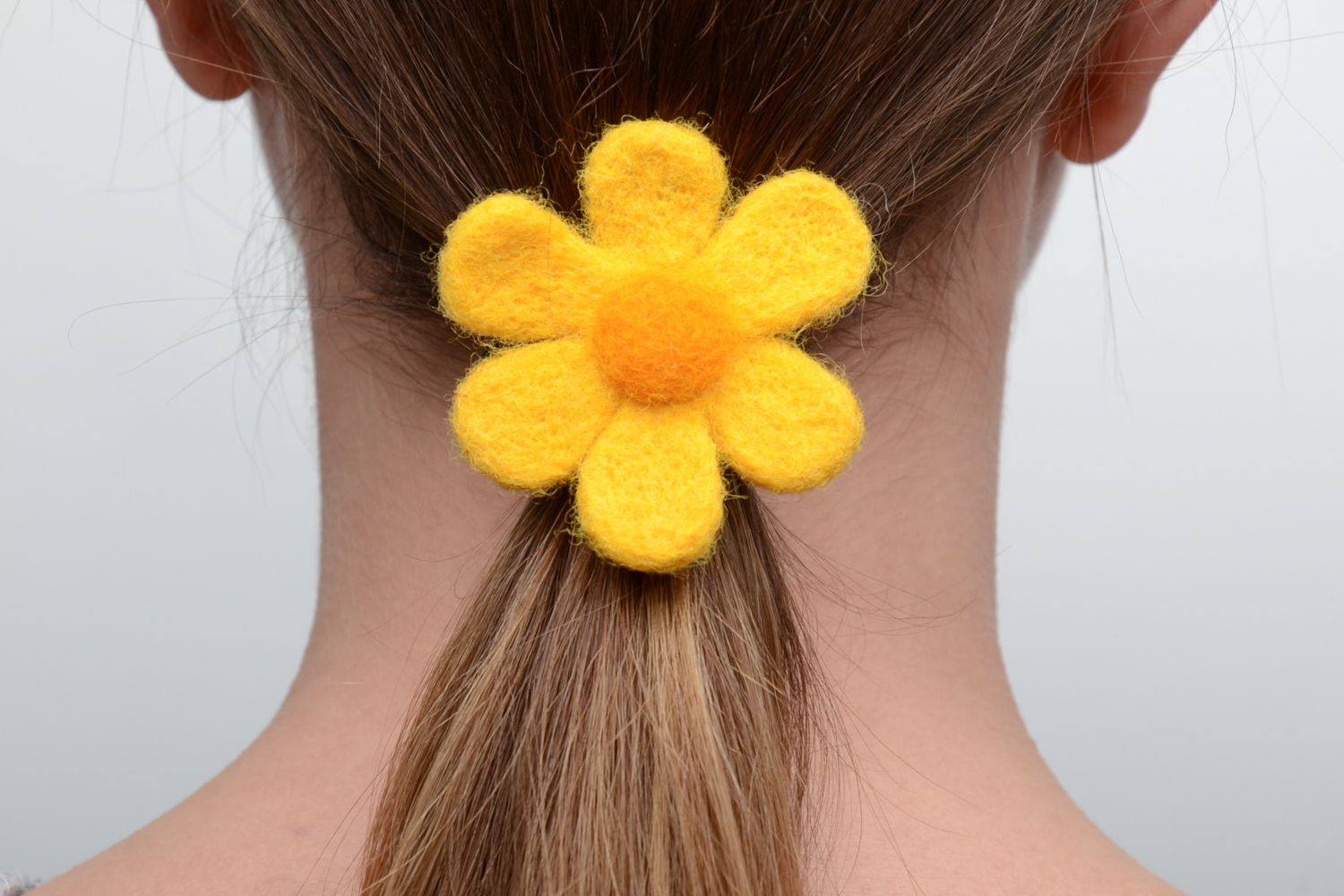 Шерстяная резинка для волос ручной работы Желтый цветок фото 5