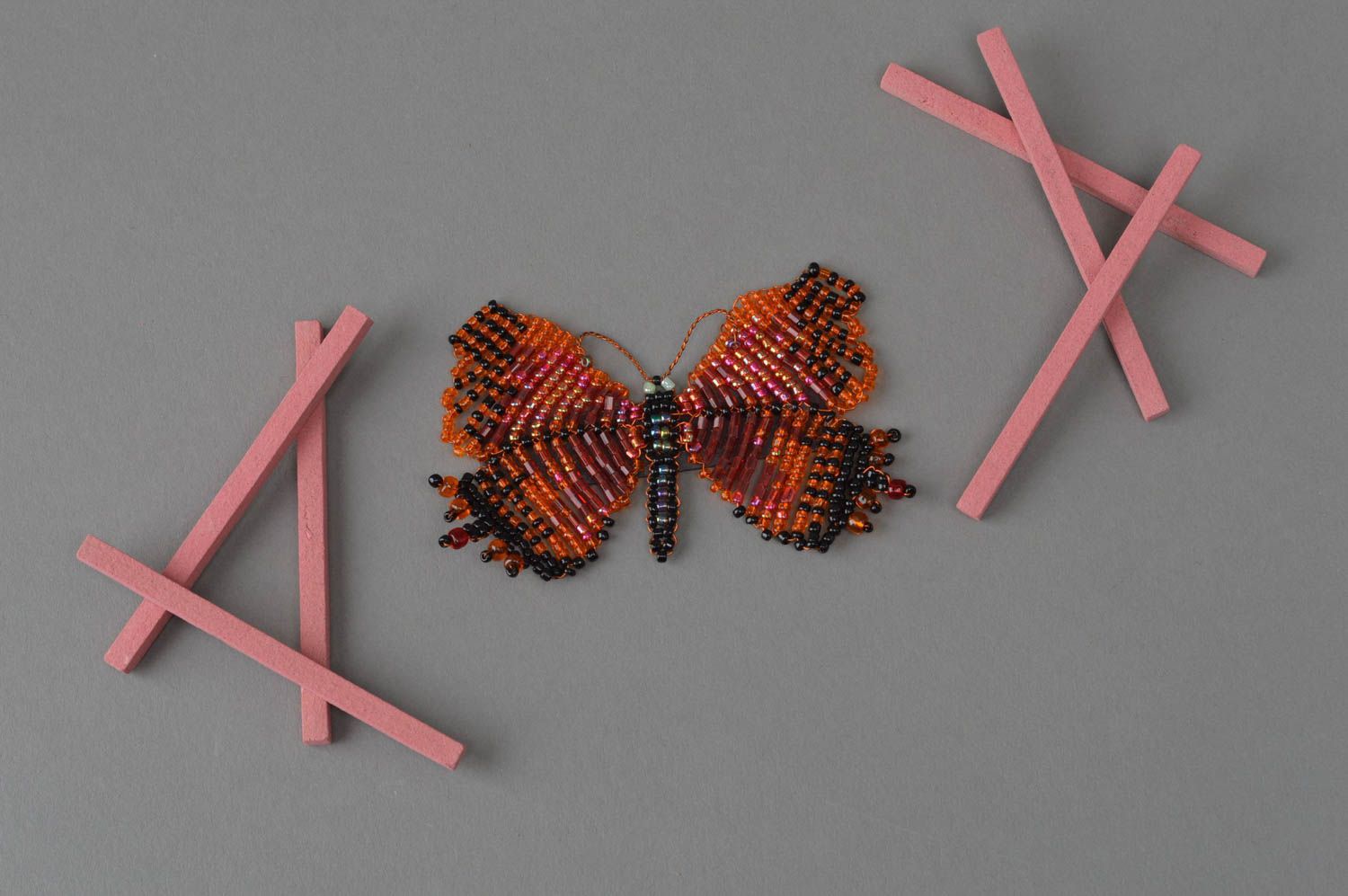 Magnet original en forme de papillon orange noir en perles de rocaille fait main photo 1