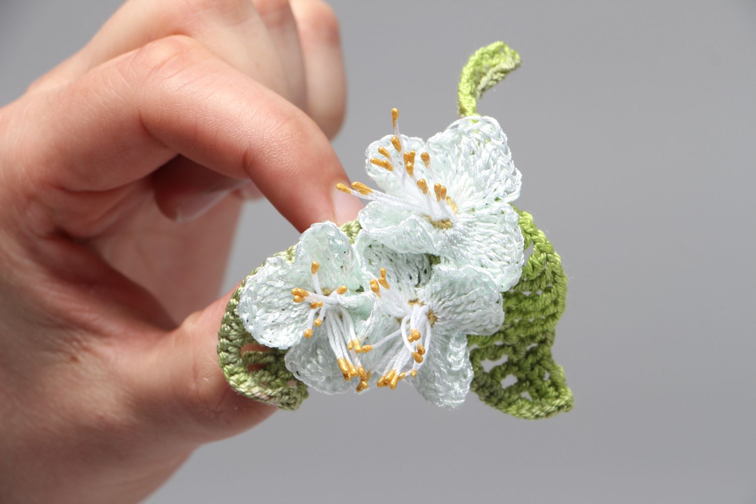 White crochet flower brooch photo 4