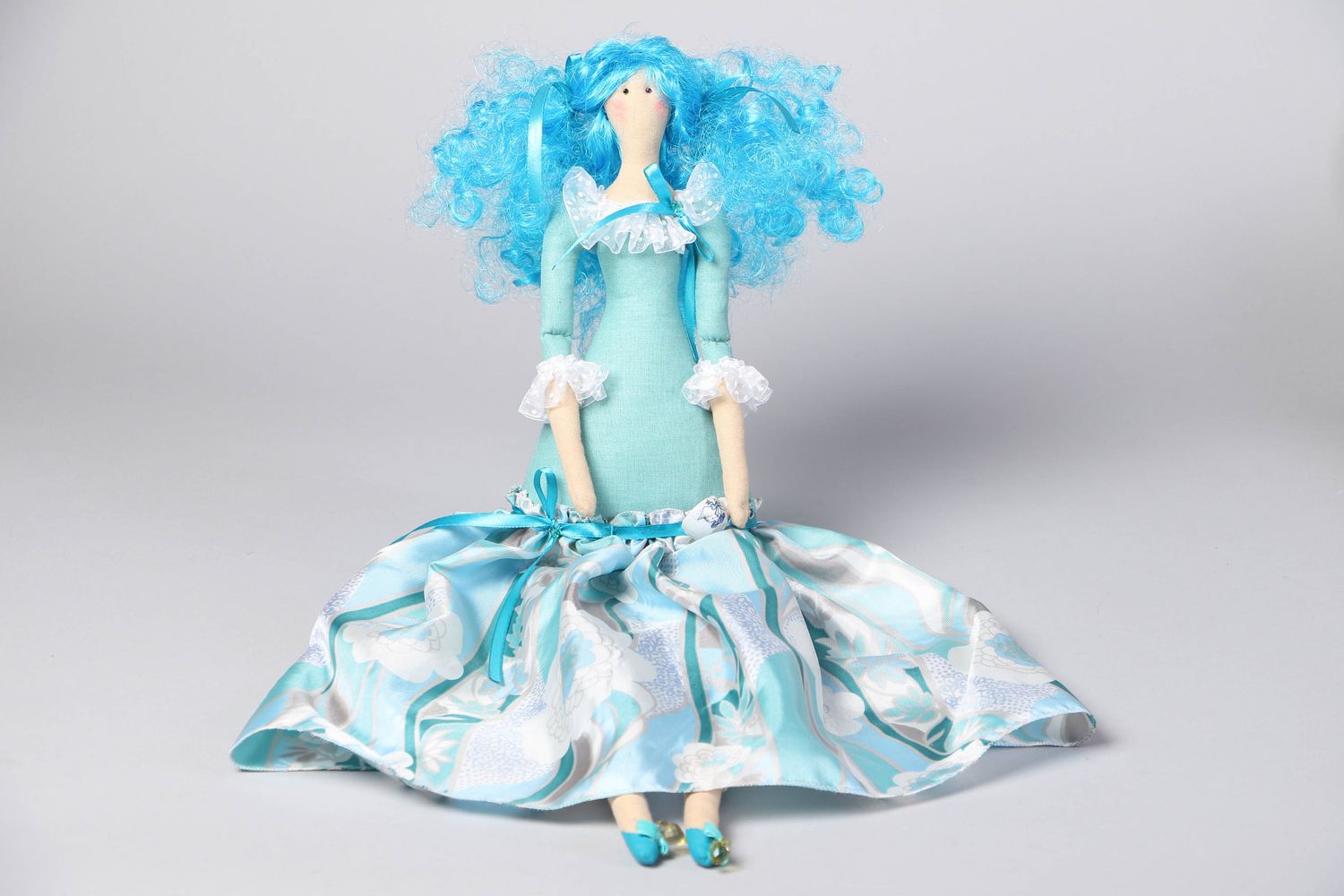 Handmade Puppe mit blauen Haaren foto 1