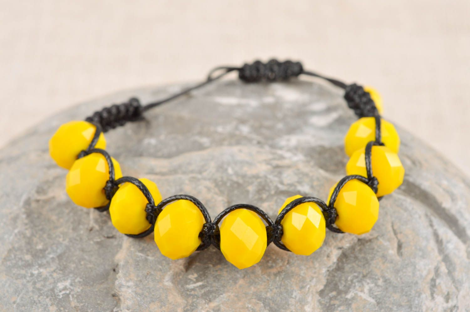 Bracelet fantaisie Bijou fait main perles jaunes lacet noir Accessoire femme photo 5
