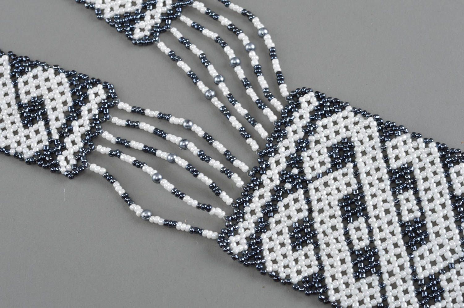 Gerdan aus Glasperlen Ethno Collier schwarz weiß Designer Halskette handmade  foto 4