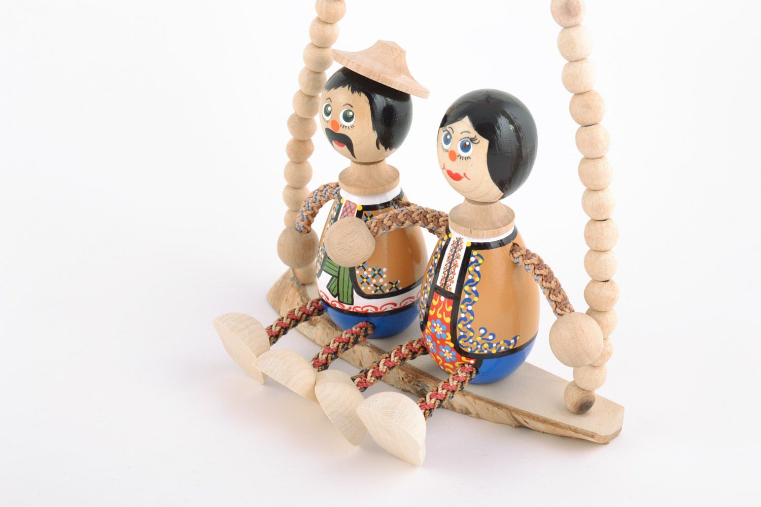 Künstler Öko Spielzeuge aus Holz auf der Bank mit Bemalung handmade für Kleinkinder foto 3
