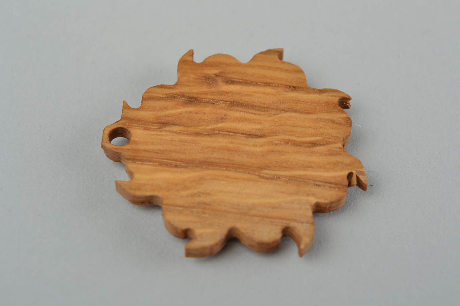 Pendentif fait main style slave amulette en bois naturel verni accessoire photo 5