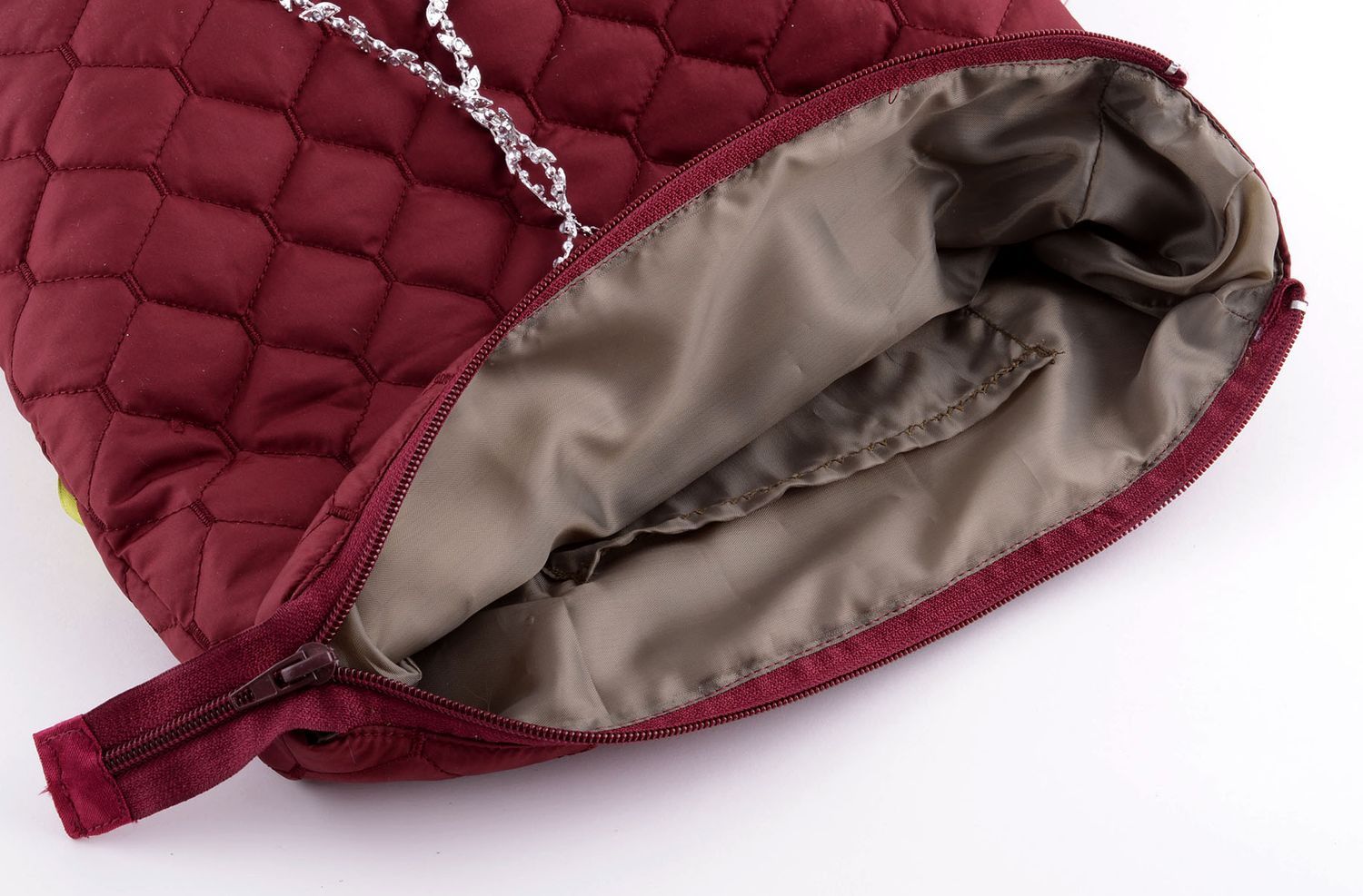 Бордовая сумка ручной работы сумка на плечо из ткани сумка вышитая лентами фото 4