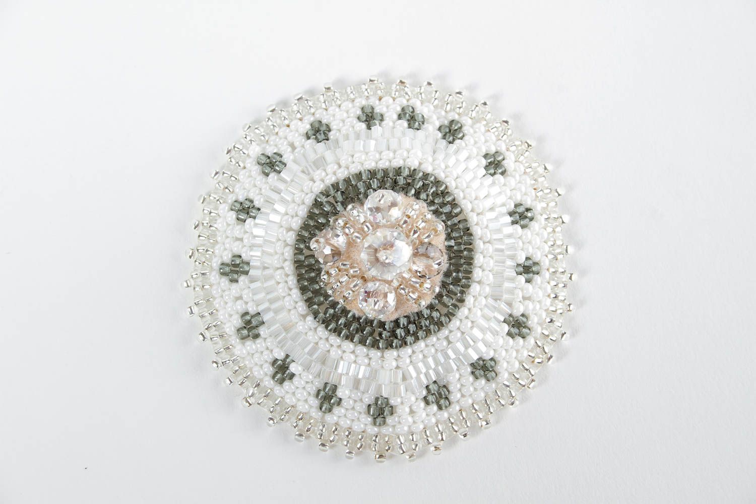 Jolie broche faite main en perles de rocailles Accessoire pour femme design photo 5