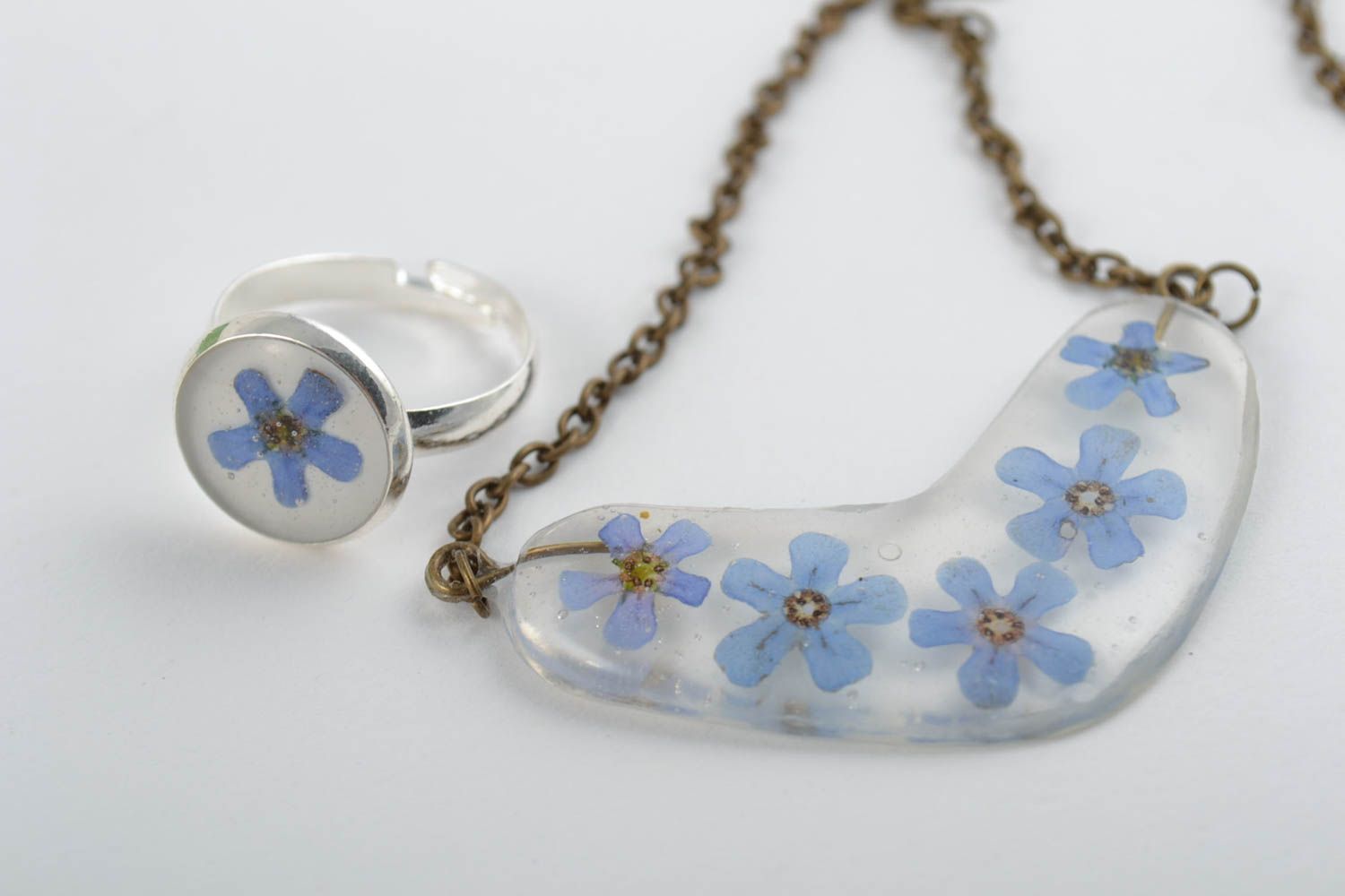 Handmade real flowers in epoxy resin jewelry set 2 items ring and pendant photo 2
