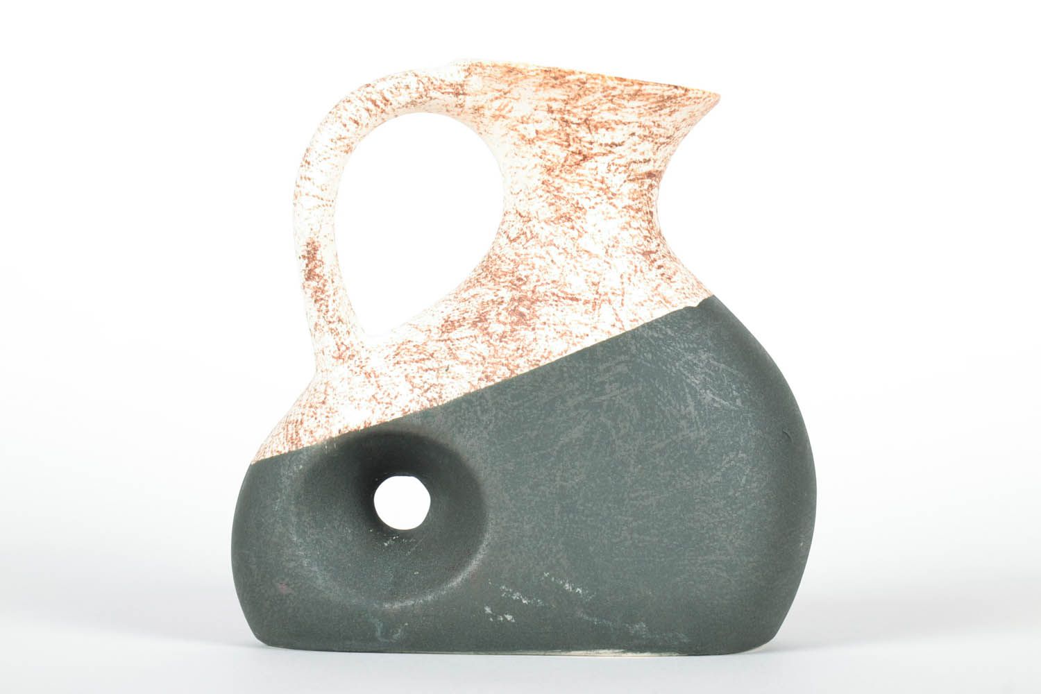Vaso de cerâmica em forma bonita foto 4