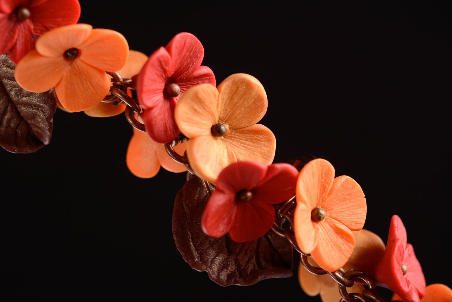 Handgemachtes Armband aus Polymerton mit Blumen foto 5