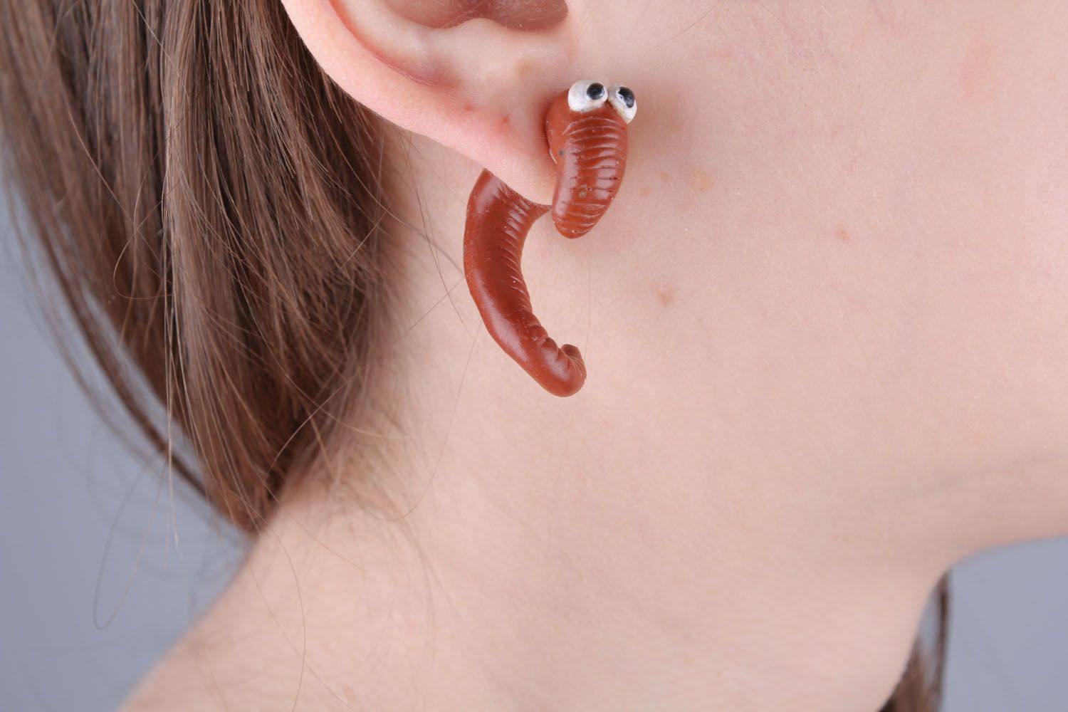 Boucles d'oreilles artisanales en forme des vers photo 1