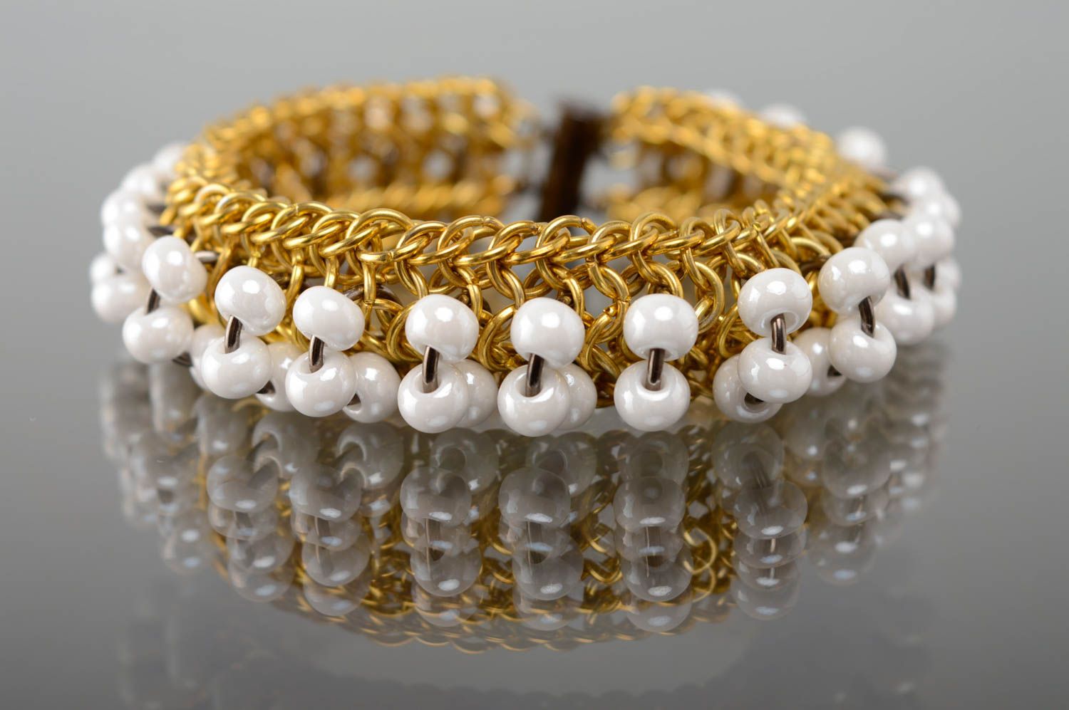 Bracelet en cotte de maille en métal et perles de rocaille fait main de créateur photo 1