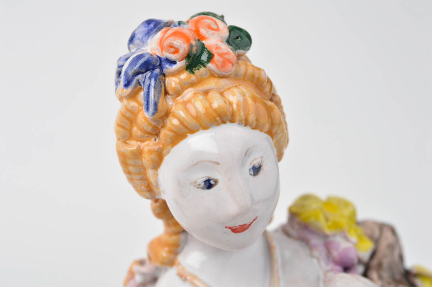 Figura hecha a mano con forma de señorita souvenir original elemento decorativo foto 1